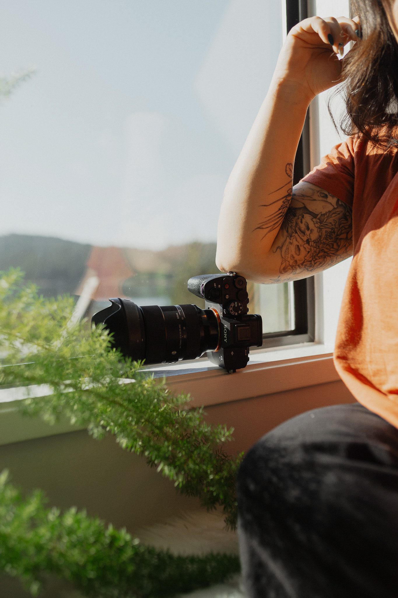photo of Sarah Buckley-Jones' Sony A7IV with sigma 24-70mm lens during headshot portraits