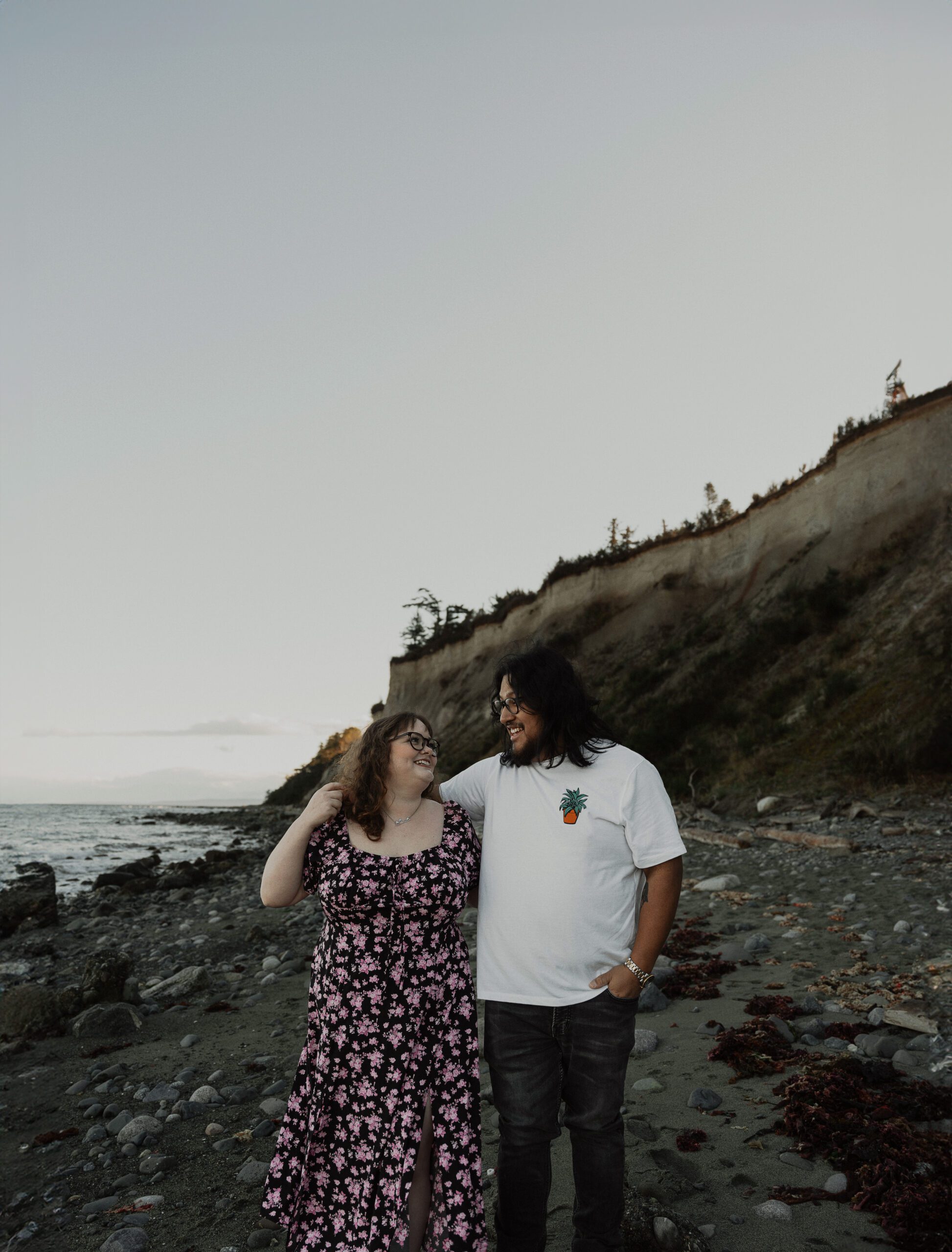 engagement session at the cliffs near kye bay by Latitude 49 photography
