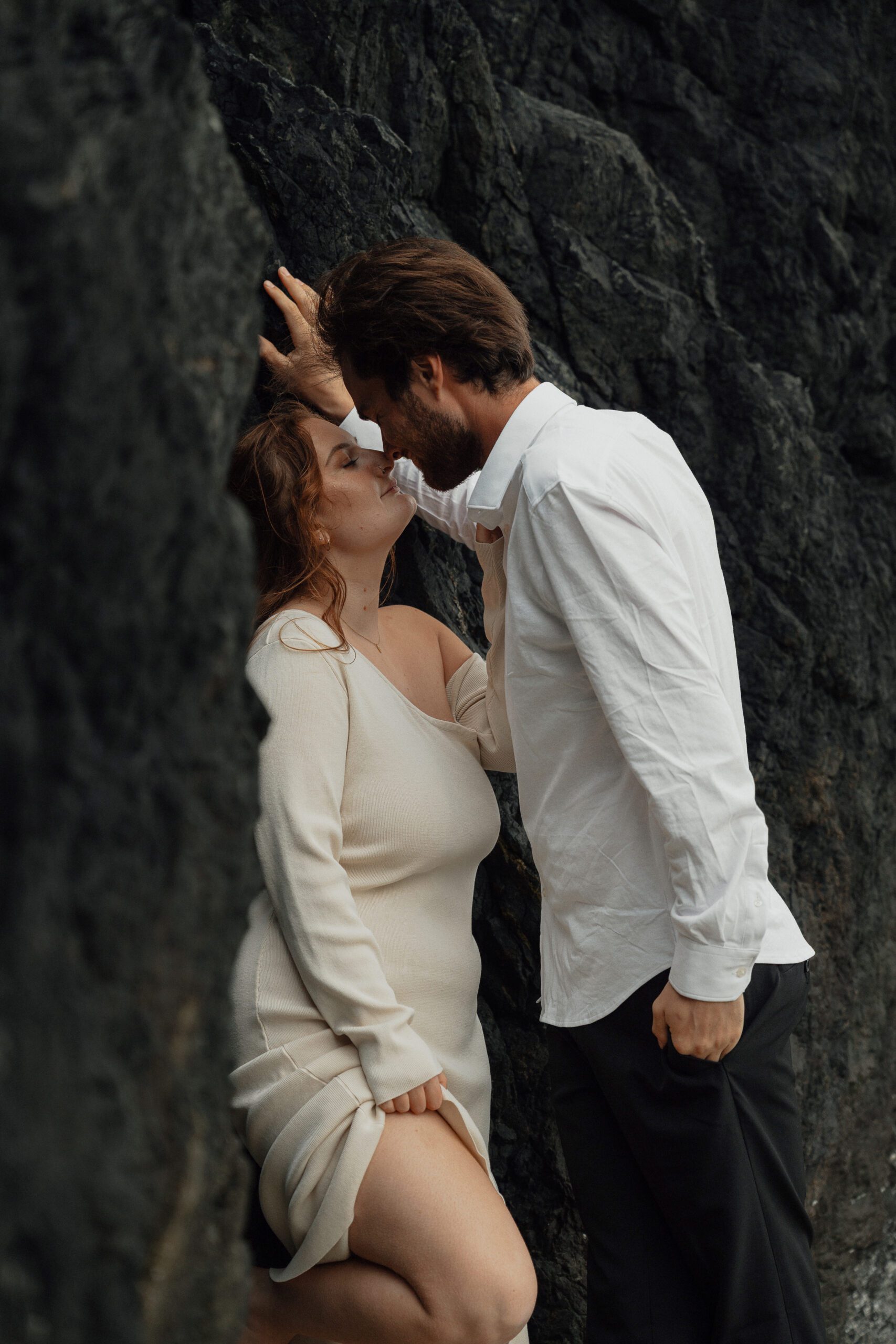 Engagement session in Tofino by latitude 49 photography