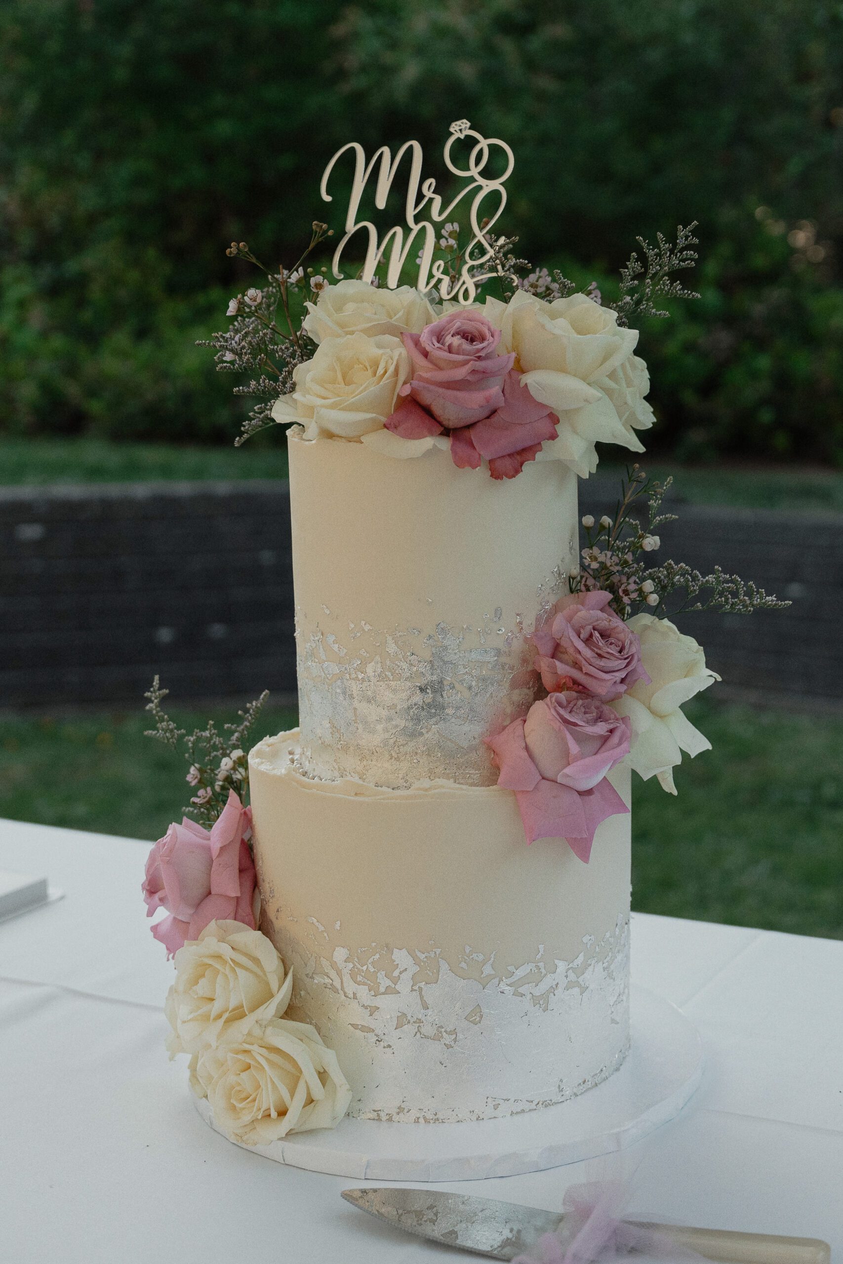 cake by just beat it bakery photos during a back yard wedding in Merville by latitude 49 photography