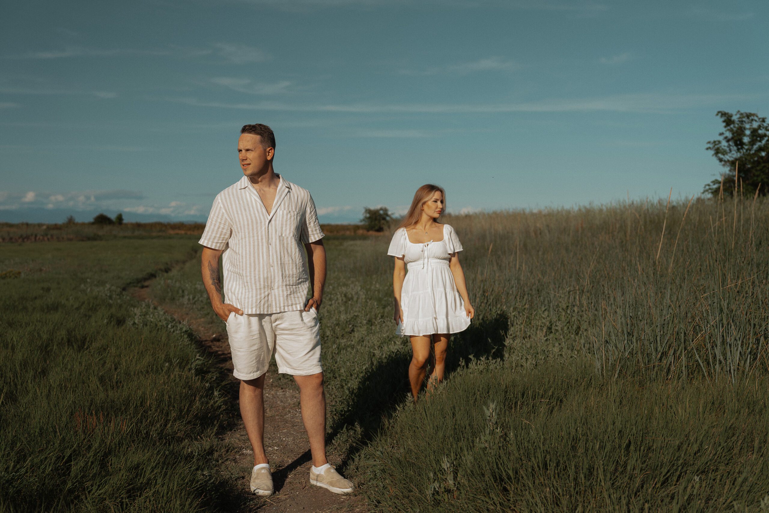 Couples session at Gartley Beach in Royston by Latitude 49 photography