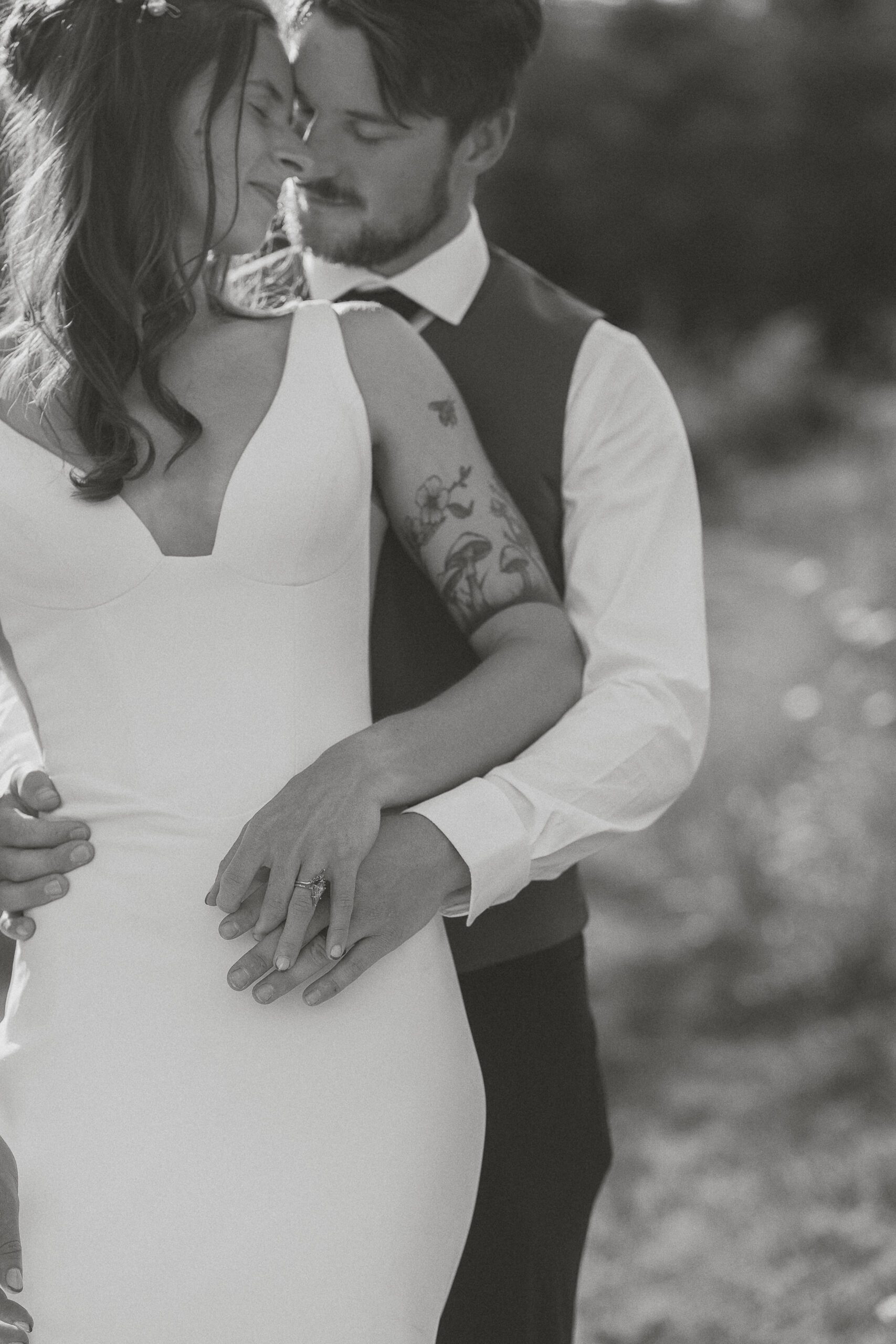 Couple kissing on their wedding day during golden hour portraits in Courtenay by Latitude 49 Photography